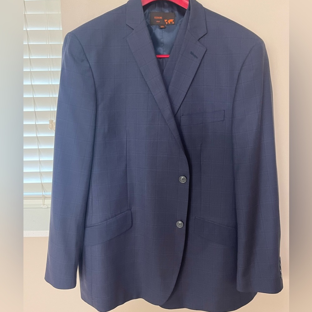 Men’s 3 piece suit- 50L